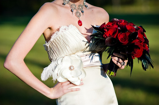 Twilight-Inspired Wedding Concept: Bold, Vintage, and Romantic