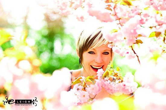 Adorable Couple Photoshoot in Spring Blossoms