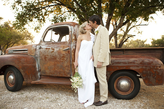 DIY Daisy-Inspired Texas Wedding: Rustic Charm & Handmade Details