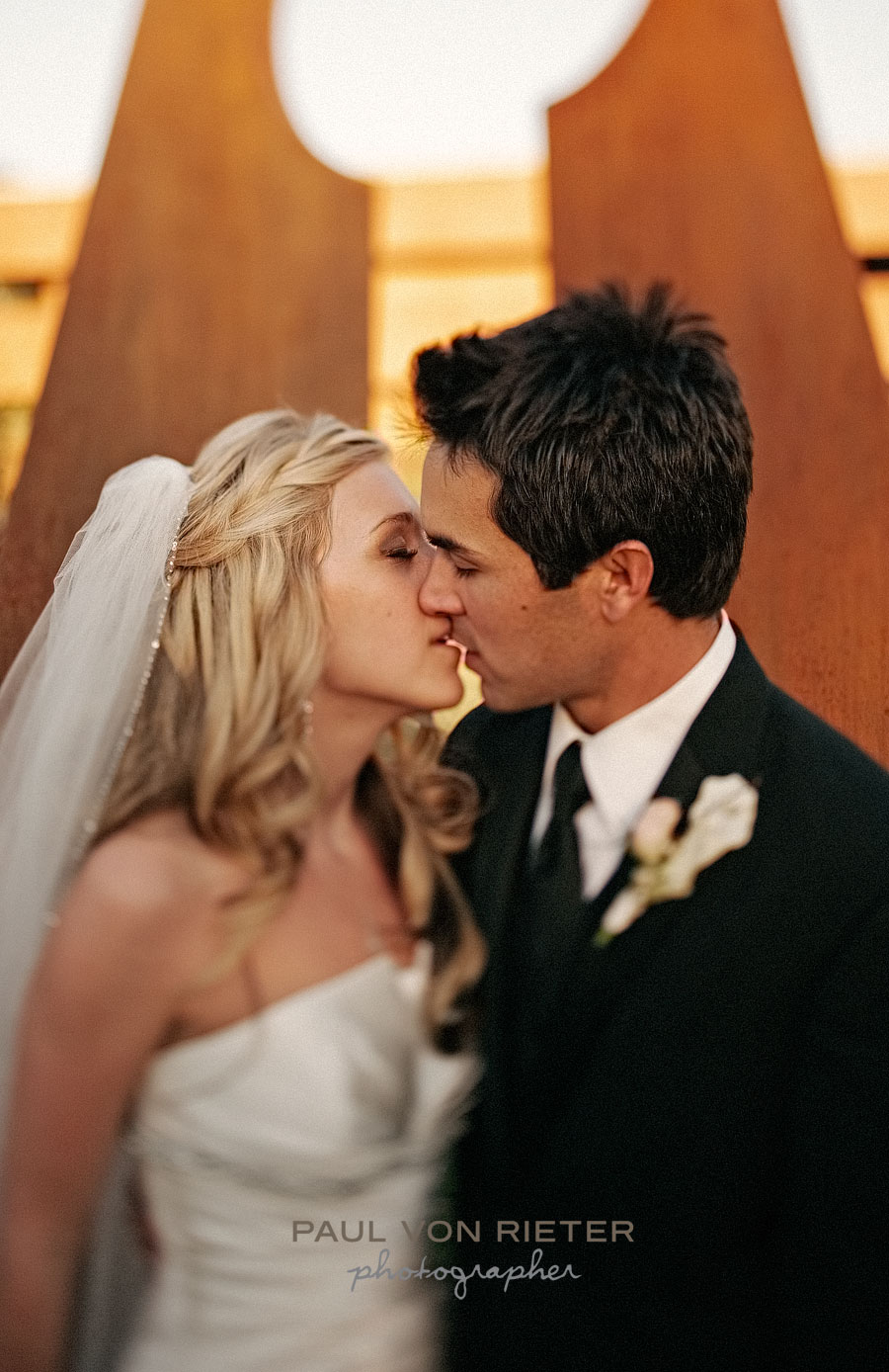 Oklahoma Wedding: Jeff & Chelsea's Romantic Kiss