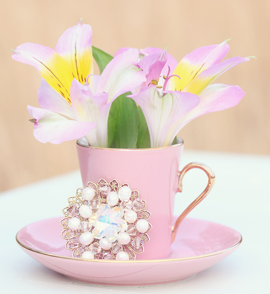 DIY Antique Brooch: A Personalized Wedding Accessory