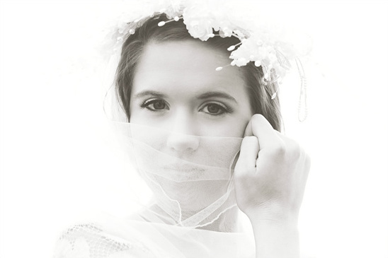 1960s Inspired Bridal Session: Bohemian Elegance & Vintage Charm