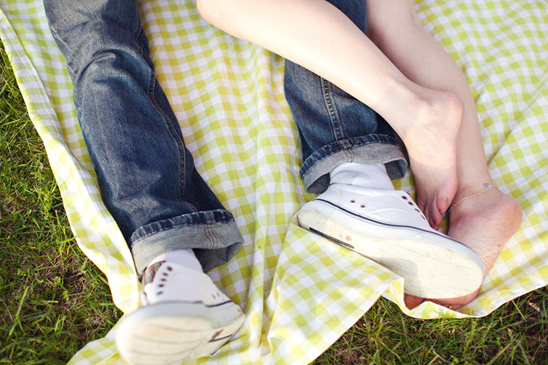 Adorable Picnic Engagement Photoshoot with Cupcakes