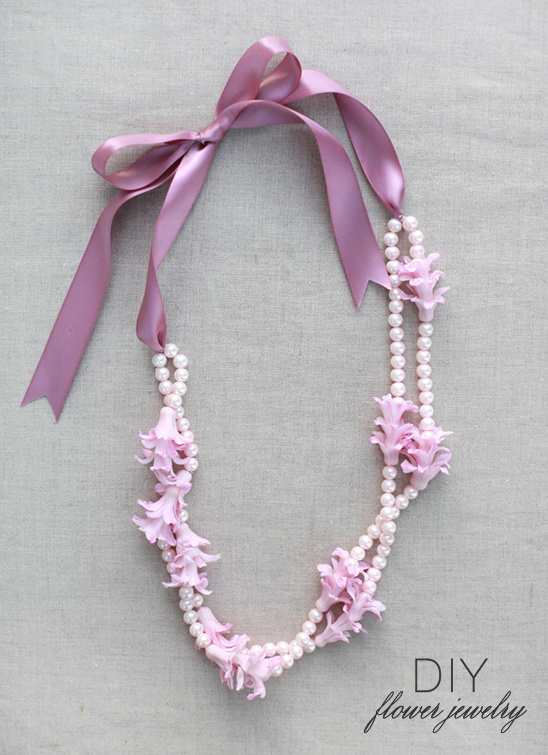 DIY Flower Jewelry: Easy Holiday Crafting with Beads and Blossoms