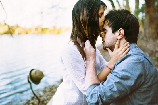 Stylish New Jersey Engagement: Romantic Photoshoot in Nature