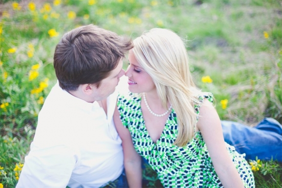 Sweet Engagement Photos: A Loving Couple's Kiss