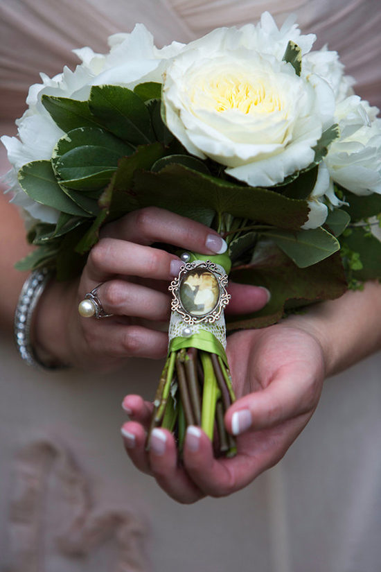 Custom Photo Bouquet Pins: Honor Loved Ones at Your Wedding