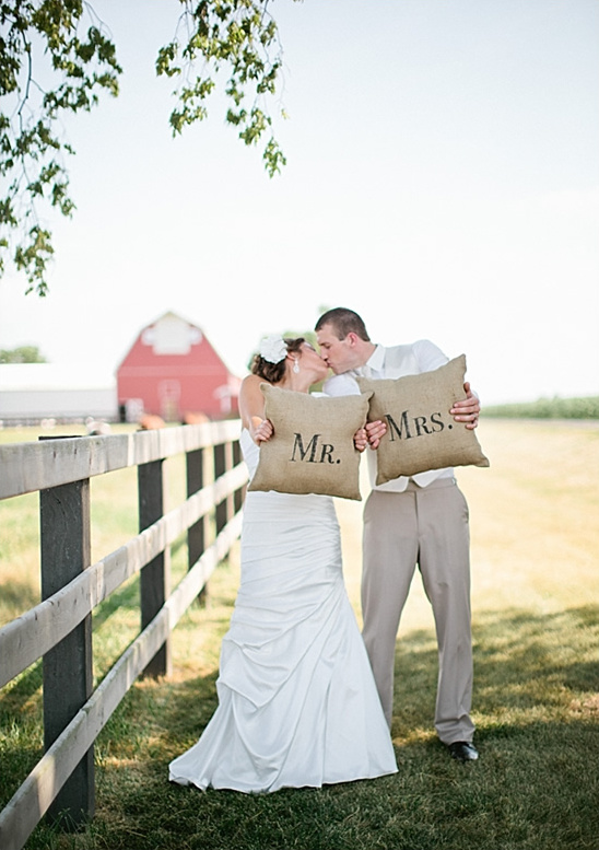 Rustic Wagon Wheel Wedding: DIY Decor & Affordable Bridesmaids' Style