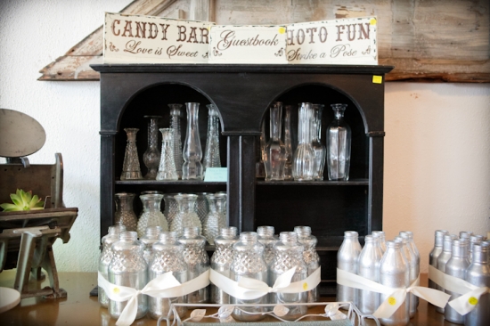 Unique Bridal Flea Market: Junk in the Trunk Wedding Decor Sale