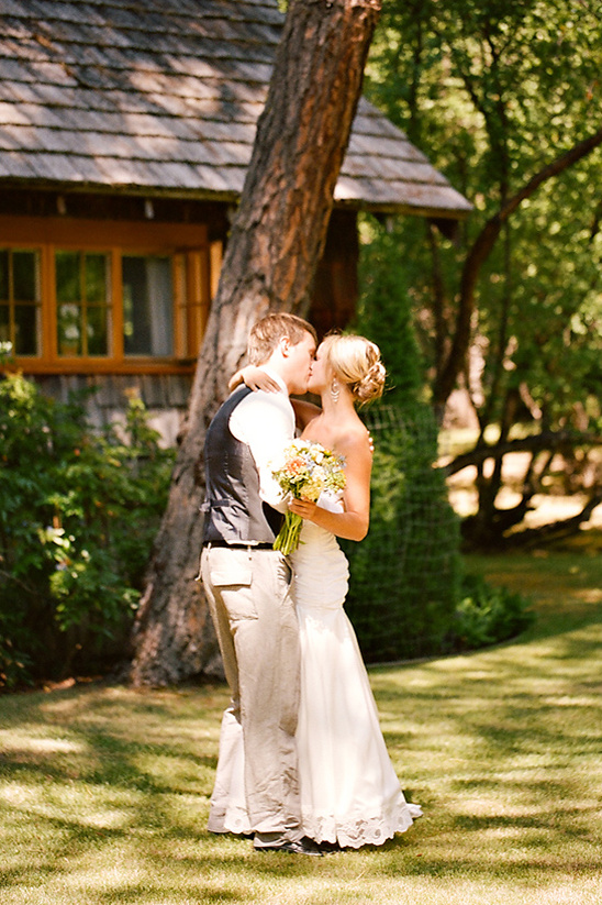 Oregon Outdoor Wedding: Rustic Charm Meets Effortless Elegance