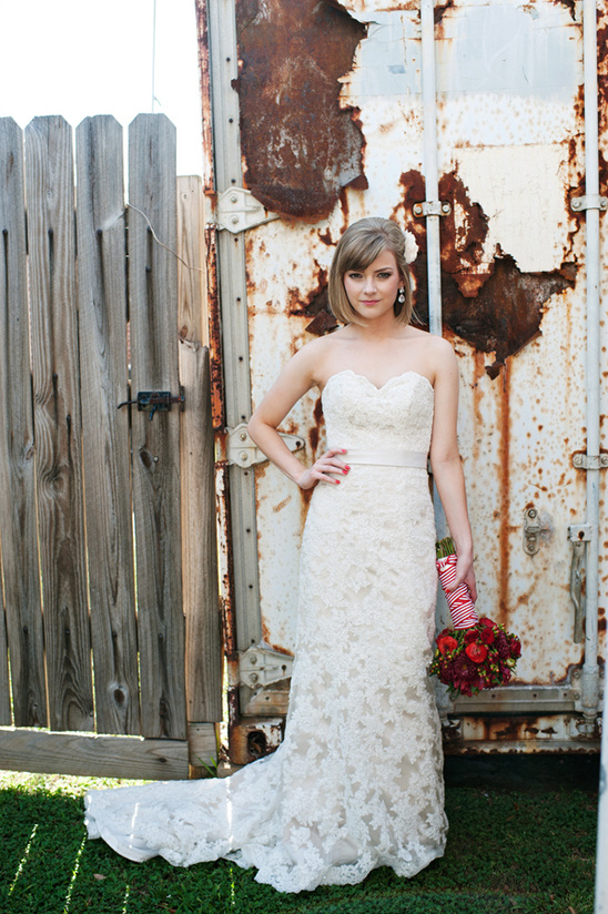 DIY Red & White Wedding: A Texas Couple's Romantic Celebration