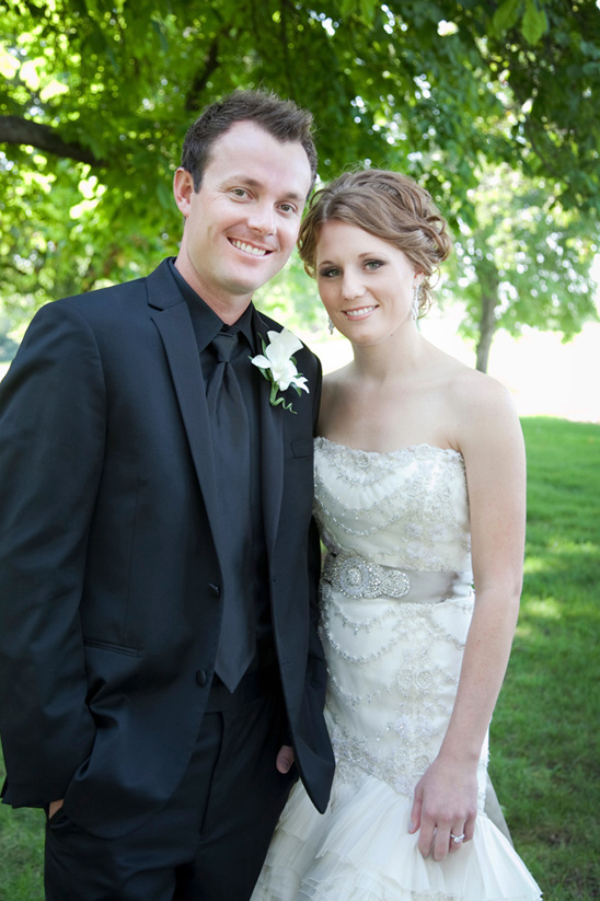 Elegant Wedding: From Dairy Farms to Colorful & Dramatic Celebration