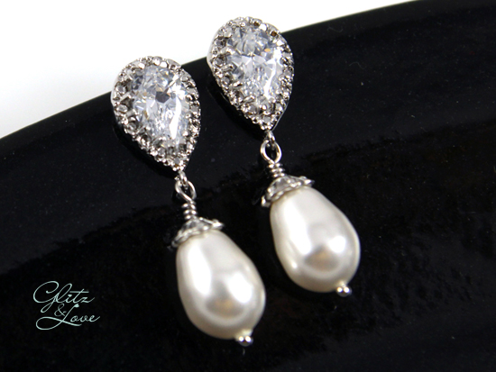 Elegant Drop Earrings: Pearly Teardrops with Diamond Accents for Brides