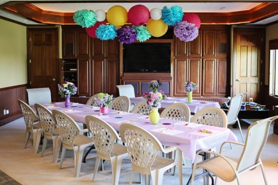 Colorful Bridal Shower: Simple Decor & Fun Games Inspired by Invitations