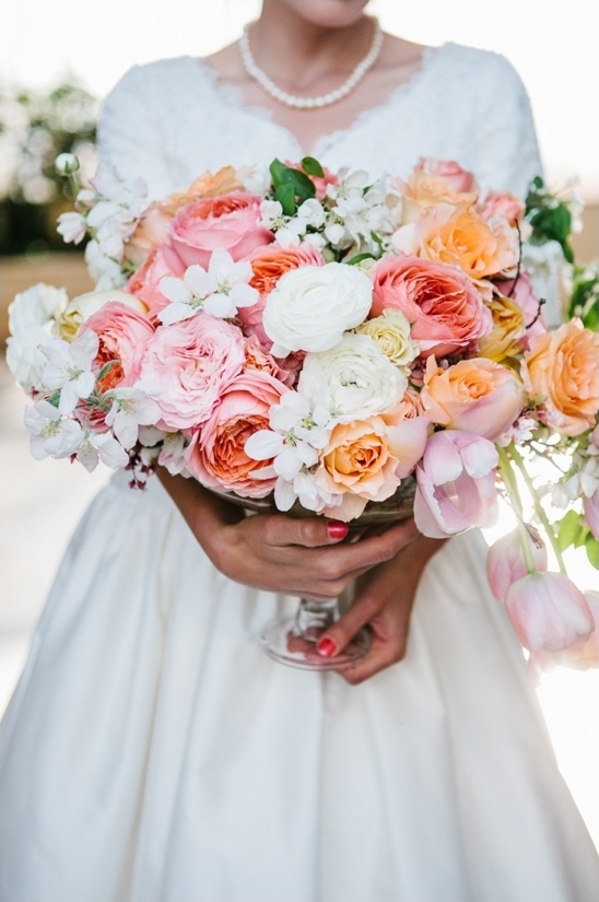 Elegant Wedding Inspiration: Vibrant Colors & Feminine Details