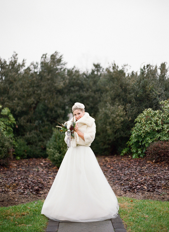 Woodsy Winter Wedding Inspiration: Glamour & Elegance in Leesburg, VA