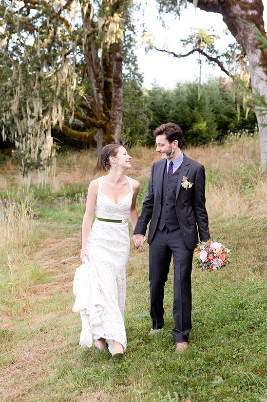 Rustic Oregon Wedding at Blue Rooster Inn | Deb & Ben's Love Story