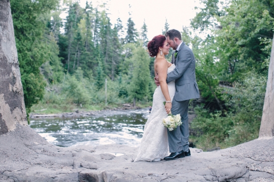Romantic Lutsen Wedding: Couple's Moments by River and Ocean