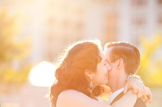 Urban Lakeside Wedding: Romantic Photos of a Happy Couple