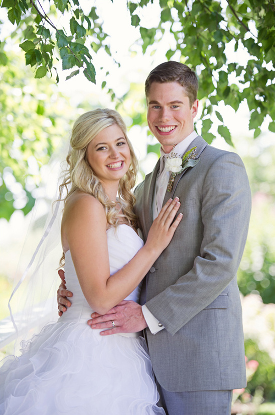 Oregon Garden Wedding: Whitney and Jason's Adorable Fairytale