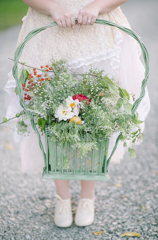 Vintage Wedding Inspiration: Hanging Sweetheart Table