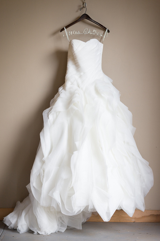 Urban Meets Country: Chic Barn Wedding Inspiration with a Touch of Glam