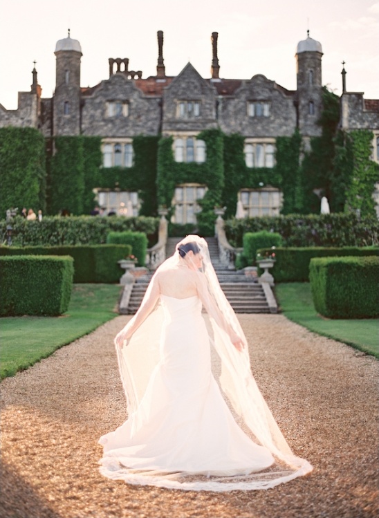 Romantic English Wedding at Eastwell Manor: Budget Breakdown