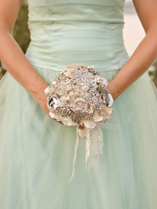 J Arends Designs: Vintage Brooch Bouquets for a Sparkling Wedding