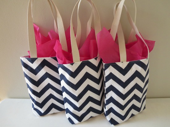 Stylish Bridesmaid Totes: Chevron Patterns & Bulk Discounts Available!
