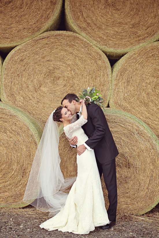 Charming Barn Wedding: Georgia Couple's Rustic Romance and Elegant Details