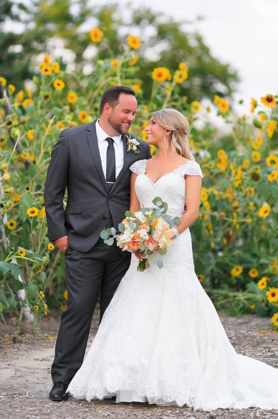 Peachy Colorado Wedding: DIY Decor & Pastoral Charm