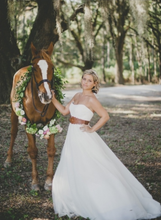 Equestrian Wedding Inspiration: Rustic Romance & Horse-Themed Ideas
