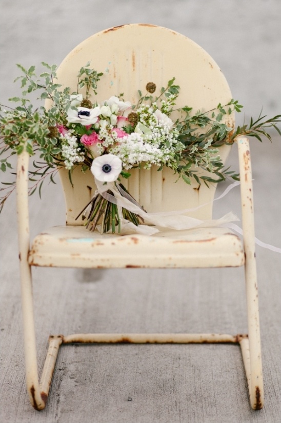 Chic Modern Vintage Wedding Ideas & DIY Floral Frame Backdrop