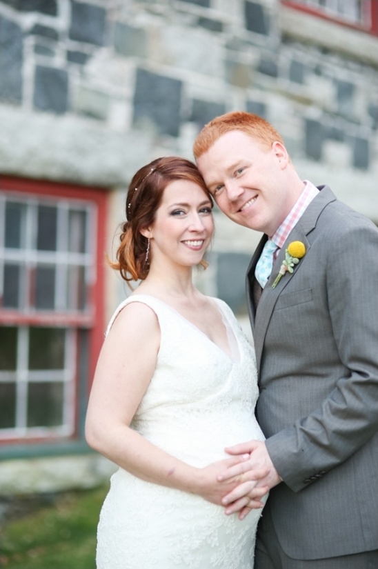 Reveal Your Baby's Gender With This Cute Wedding Idea