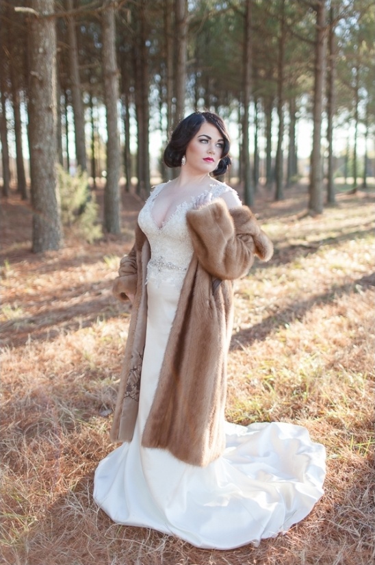Vintage Rustic Wedding Ideas with a Modern Twist and Peach Tones