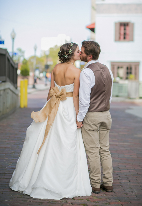 Bookworm's Dream Wedding: DIY Brunch & Vintage Charm