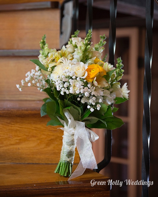 Vintage Yellow Bridal Bouquet for a Natural Country Wedding