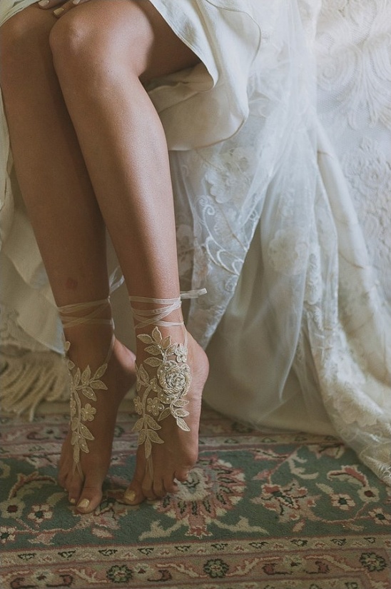 Bohemian Wedding at Barr Mansion: Barefoot Bride & Organic Charm