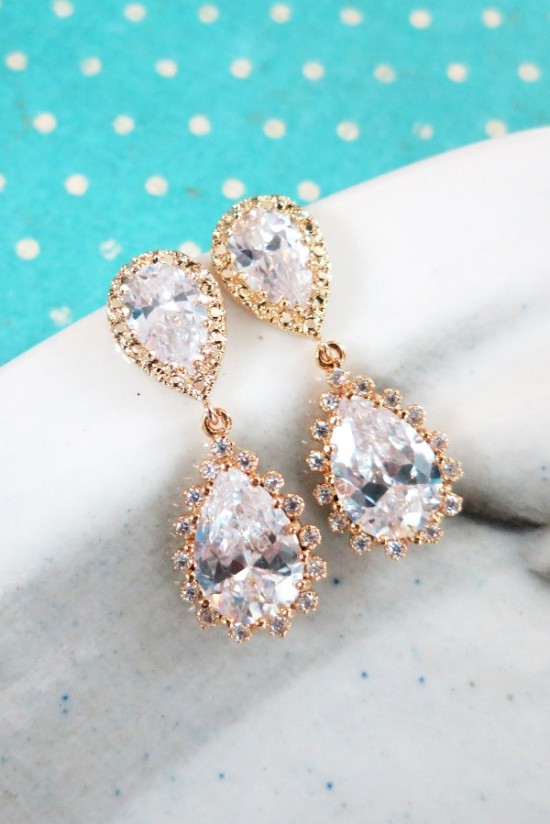 Elegant Gold Bridal Jewelry: Teardrop Earrings & Necklaces