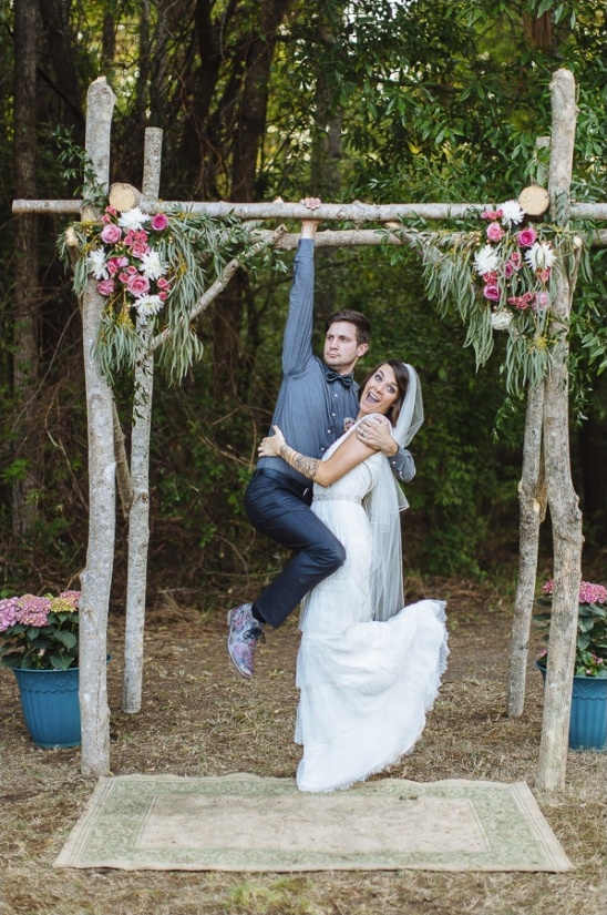 Hip Backyard Wedding: Floral Shoes, Fox Cake & Wild Fun!
