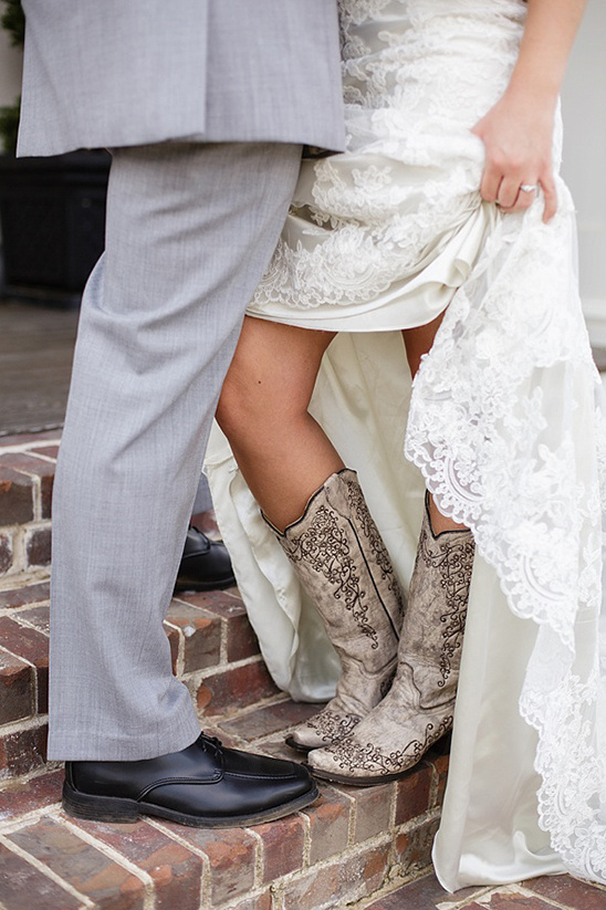 Belle Meadows Farm Fall Wedding: Cozy Colors & Budget Breakdown
