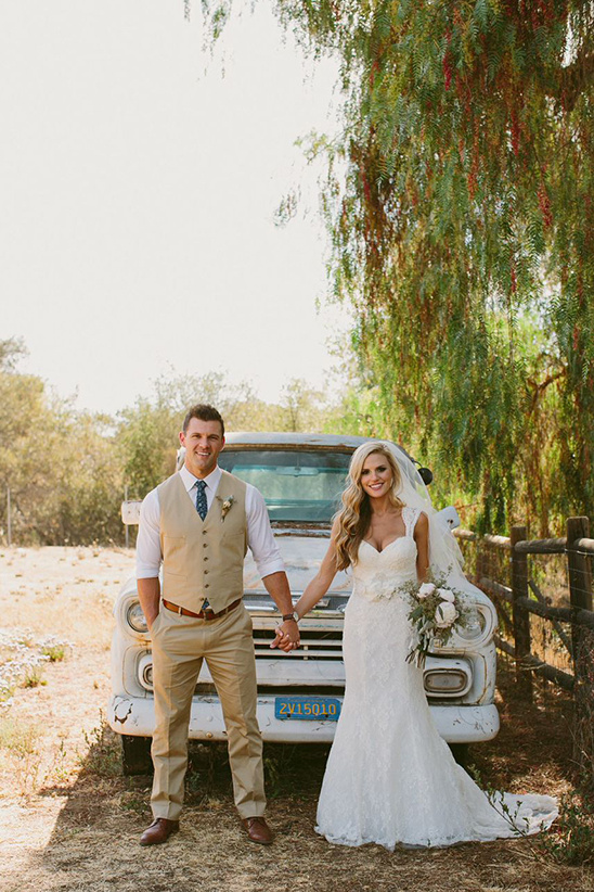 Romantic Pink and Gold Cuban Wedding: Budget & DIY Details