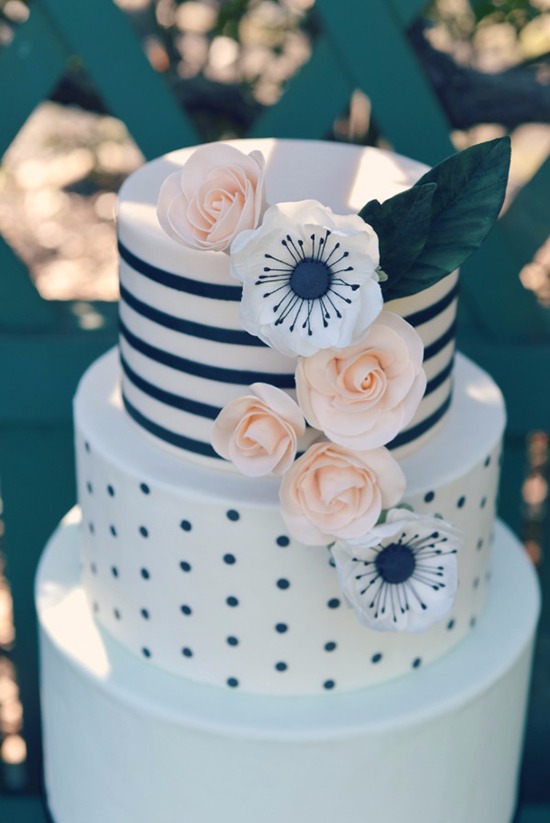 Elegant Wedding Cake: Custom Designs by Country Cake Shop