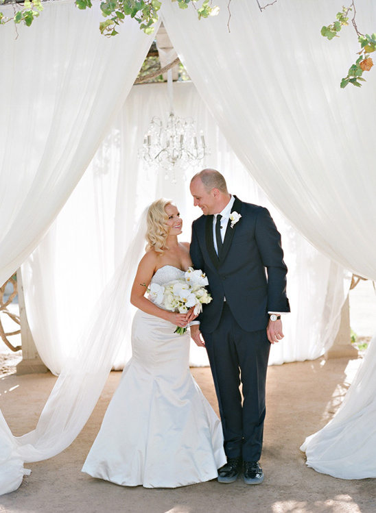 Glamorous Wedding: Surprises, White & Gold Elegance, and Disco Fever!