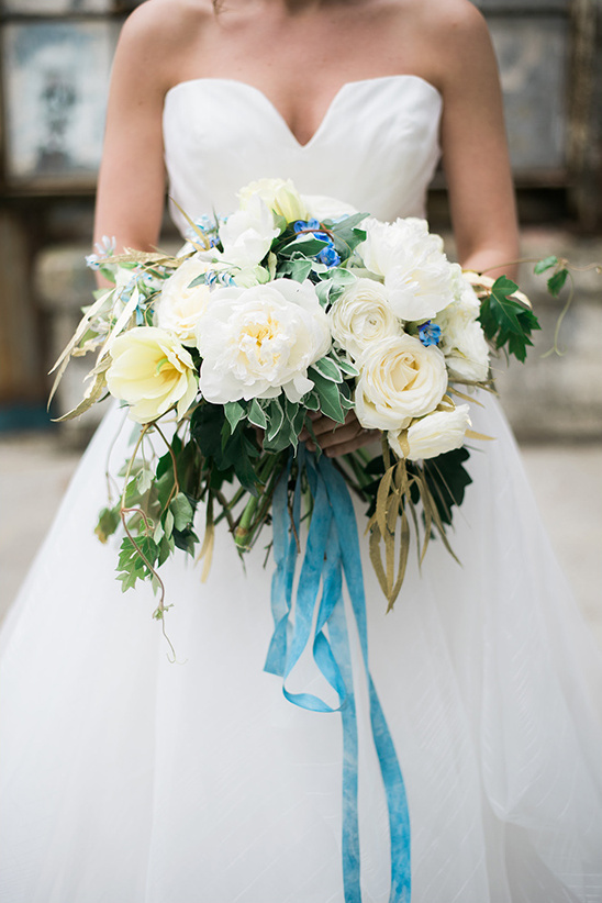 Navy & Gold Watercolor Wedding Inspiration: Romantic & Dreamy Details