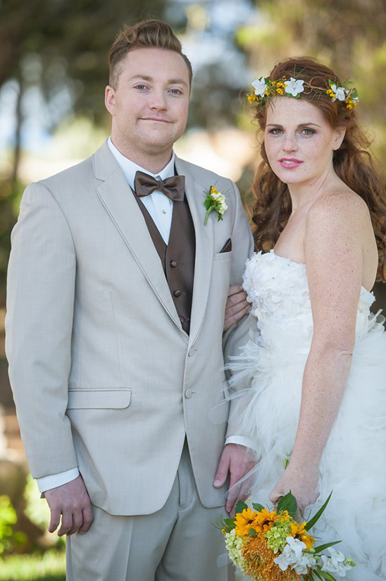 Sunflower Fall Wedding Inspiration: Pallets & Custom Cakes