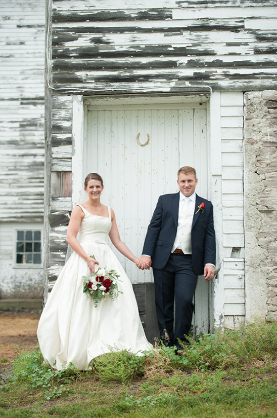 Elegant Rustic Barn Wedding with Gold and Glam Details