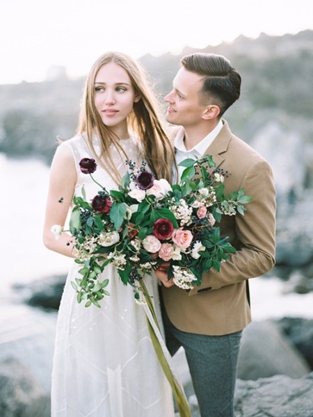 Romantic Crimean Seaside Bridal: Sequin Dress & Blush Bouquet