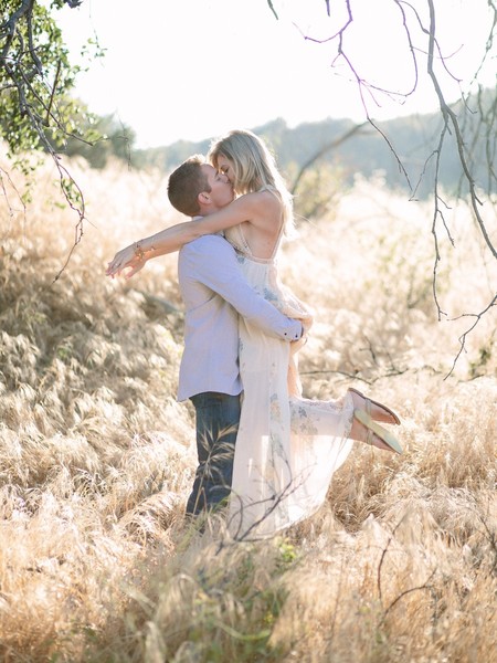 Golden Hour Engagement Shoot: Glowing Love & Light Photography