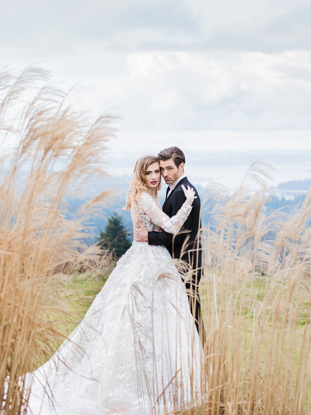 Intimate Glam Wedding Shoot: Traditional Elegance Meets Modern Romance